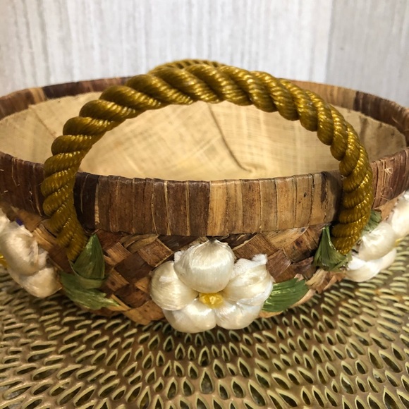 Boho Vintage 70s Flower Wicker Basket - Picture 2 of 4
